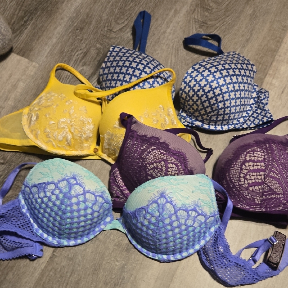 Colorful Lace Women's Bra Lot Of 4 Victorias Secret 34b Pushup
